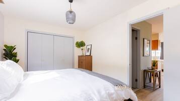 2 bedrooms, WiFi, bed sheets