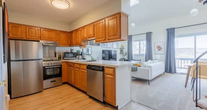 Cozy 2BR condo w/ valley views