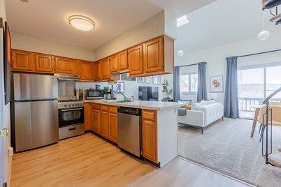Cozy 2BR condo w/ valley views