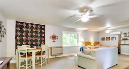 1.2 miles to John C. Campbell Folk School/Cozy and private mountain get-away!