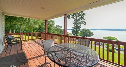 Kentucky Lake Getaway w/ Lookout Deck, Water View!