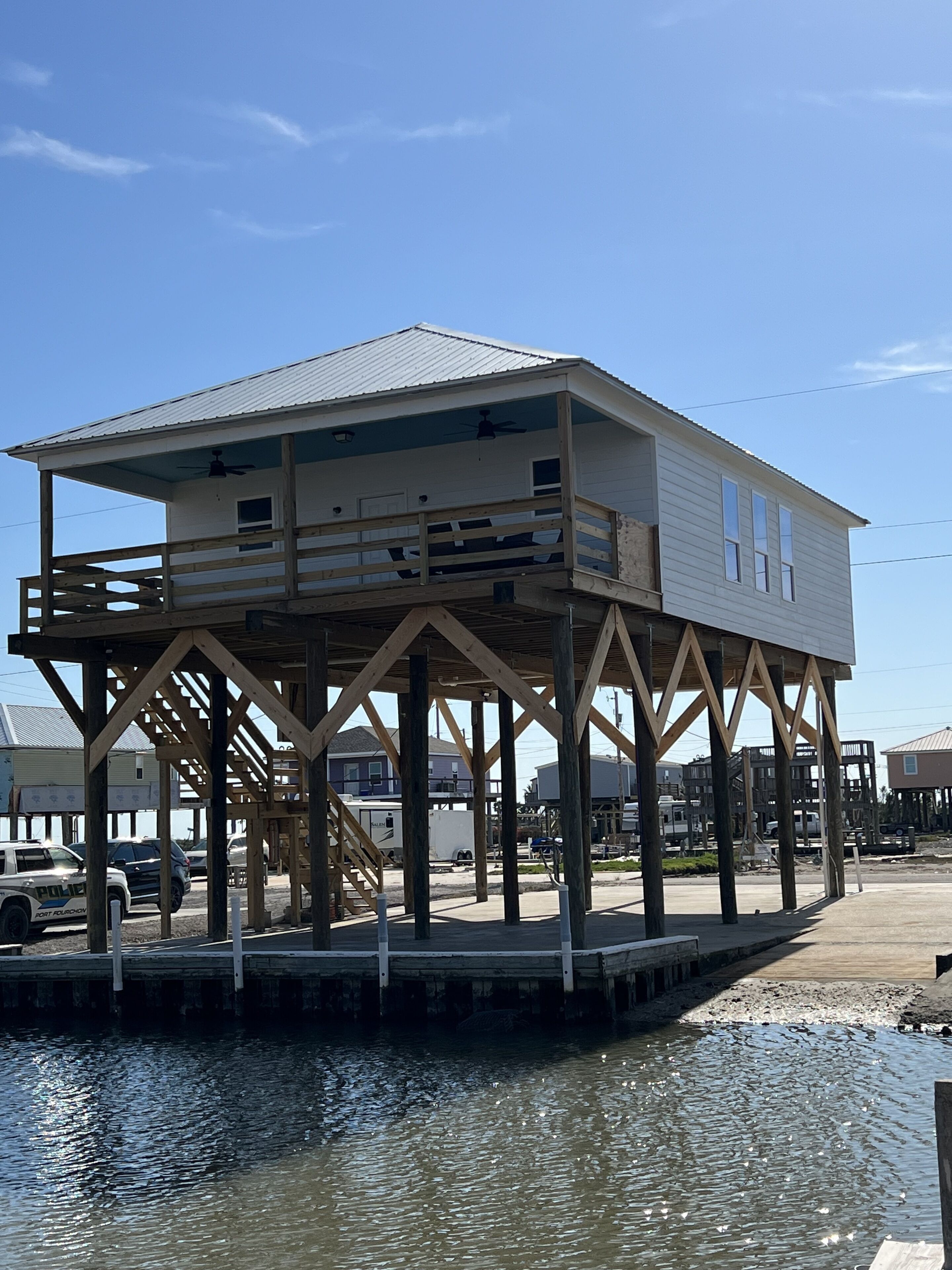 NEW water front 3bed 2.5bath camp with boat launch & ice maker.