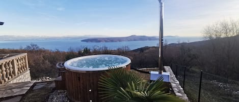 مغطس سبا خارجي