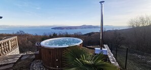 Outdoor spa tub - Green Room B&B at Villa Bora Moscenicka Draga (Moscenicka Draga)