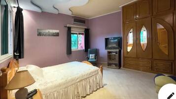 3 bedrooms, iron/ironing board, free WiFi, bed sheets