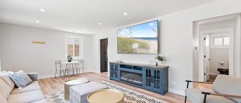 Smart TV, fireplace, stereo