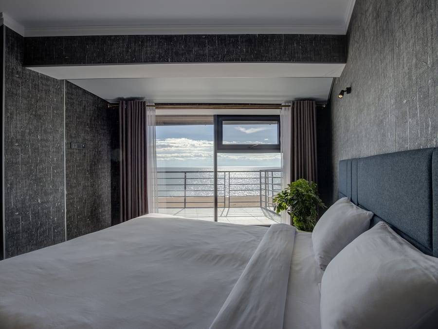 Minibar, desk, laptop workspace, free WiFi