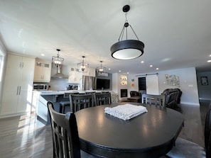 Interior - Lakefront cottage (Mallorytown)