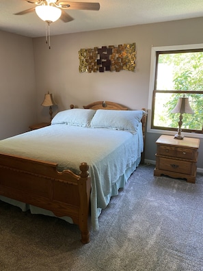 3 bedrooms, desk, iron/ironing board, free WiFi
