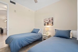 3 quartos, ferros/tábuas de passar roupa, Wi-Fi, roupa de cama