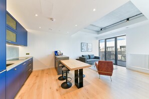 Interior - The Orchard: Stylish Family Sized Apartment- Close to o2 (London)