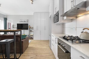 Appartamento (2 Bedrooms) | Cucina privata | Frigorifero, microonde, forno, piano cottura