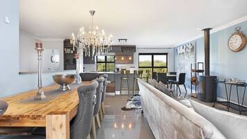 Ev (3 Bedrooms) | İç mekân