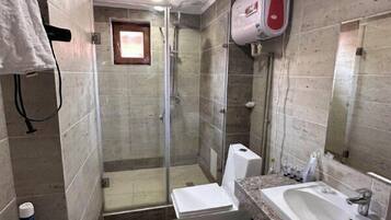 تجهيزات دش، مستلزمات مجانية للعناية الشخصية، مجففات شعر، مناشف