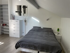 1 bedroom, desk, iron/ironing board, free WiFi