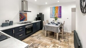 Unclassified image, 3 of 19, button - The Alnwick Townhouse (Alnwick)