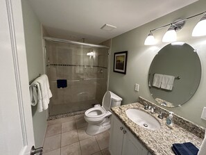 Shower, hair dryer, bidet, towels - Penthouse in Paradise! (Key West)