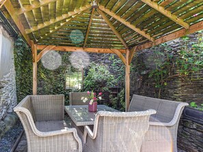 Outdoor dining - 4 bedroom accommodation in St. Mabyn, near Bodmin (St. Mabyn, near Bodmin)