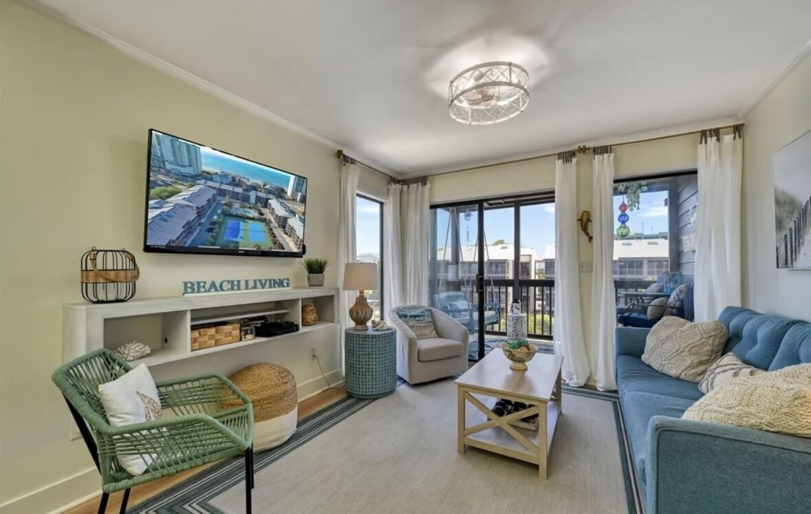Coastal Charm NMB:2nd row, oceanfront pool, hot tub, tennis, 2 blocks to Main St