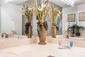 Condo, Multiple Beds, Patio, Golf View (Home on the Golf Range) | Bathroom