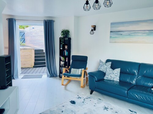 Little Sea View - House with gated beach access