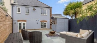 Little Sea View - House with gated beach access