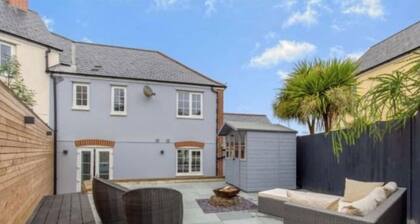 Little Sea View - House with gated beach access