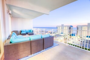 Apartment, Mehrere Betten, Küche, Meerblick (A Shore Thing) | Außen-Whirlpool