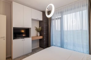 1 bedroom, memory foam beds, desk, laptop workspace - Ria Apartments (Navodari)
