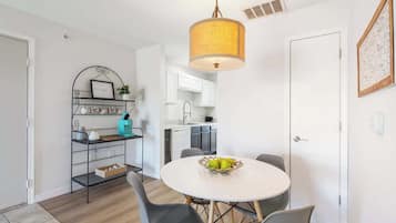 Condo, várias camas, sacada, vista para a montanha (Ozark Mountain Overlook) | Opções para refeição