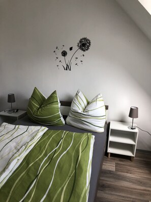 3 bedrooms, travel crib, free WiFi, bed sheets