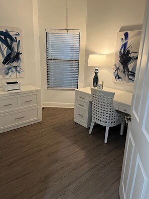 Interior - Beautiful condo, minutes from Bonita Beach in quiet gated community . (Bonita Springs)