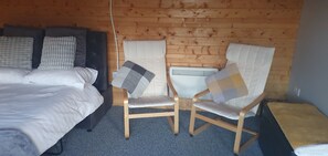1 dormitori, planxa i posts de planxar, wifi i roba de llit 
