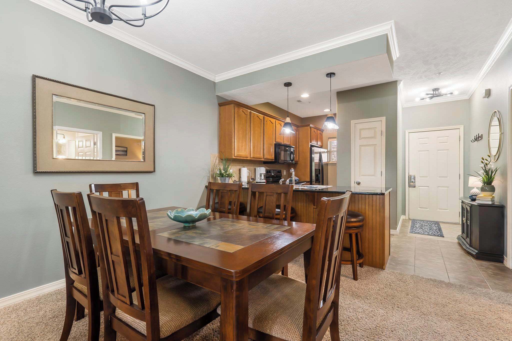Condo, varias camas, patio, vista al jardín (*New* Blue Heron Hideaway) | Restaurantes