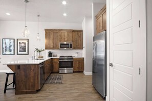 Townhome, Multiple Beds, Patio, Mountain View (Coral Paradise) | Private kitchen | Fridge, microwave, oven, stovetop - Coral Paradise Community Pool (Santa Clara)