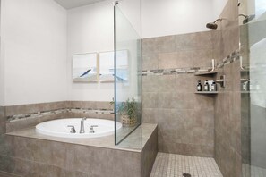 Townhome, Multiple Beds, Patio, Mountain View (Coral Paradise) | Bathroom | Deep soaking tub, hair dryer, towels