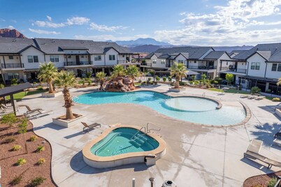 Coral Paradise Community Pool