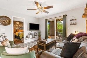 Condo, várias camas, varanda, vista para a montanha (Best of Branson Duo) | 4 quartos, individualmente decorados, individualmente mobiliados