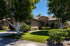 Exterior - Citrus and Waterfall (Indio)