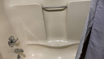 HÄrtork, handdukar, tvÄl och toalettpapper