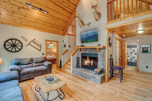 Buck Valley Lodge Mountain Getaway!