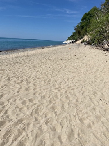 Pet Friendly! Summer home near the beaches of South Haven, and Saugatuck