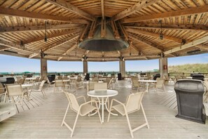 Outdoor dining - SnowBirdsWelcome-GulfView-HeatedPool (Destin)