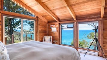 Nhà, nhiều giường, lò sưởi, quang cảnh biển | 2 phòng ngủ, trang trí khác biệt