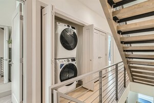 Casa, varias camas, balcón, vistas a la montaña | Interior