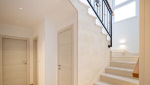A staircase with a light-colored wall and a black railing. - Luxury villa Bachin - family villa (Kastela)