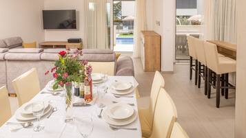 Family House, 5 Bedrooms, Sea View | Dining room