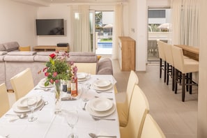 Family House, 5 Bedrooms, Sea View | Dining room - Luxury villa Bachin - family villa (Kastela)