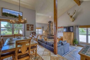 Dining - Hiker's Holiday (Pagosa Springs)