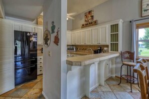 Condo, Multiple Beds, Balcony, Mountain View | Private kitchen | Fridge, microwave, oven, stovetop - Hiker's Holiday (Pagosa Springs)